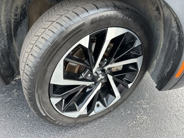 2023 Mitsubishi Outlander Base