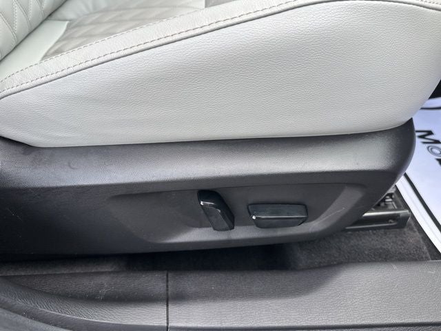 2023 Mitsubishi Outlander Base