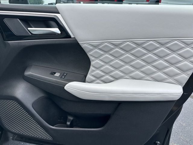 2023 Mitsubishi Outlander Base