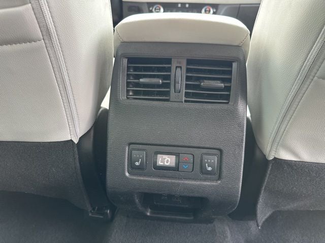 2023 Mitsubishi Outlander Base