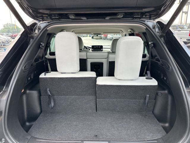 2023 Mitsubishi Outlander Base