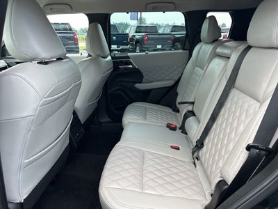 2023 Mitsubishi Outlander Base