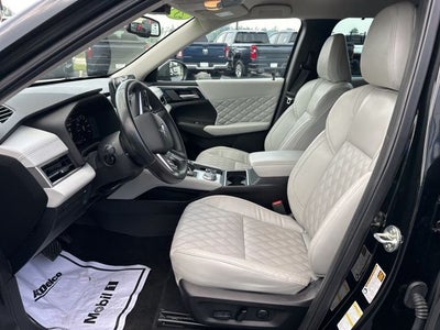 2023 Mitsubishi Outlander Base