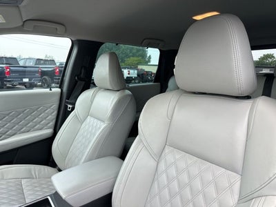 2023 Mitsubishi Outlander Base
