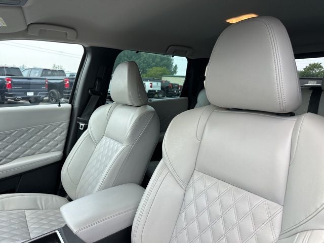 2023 Mitsubishi Outlander Base