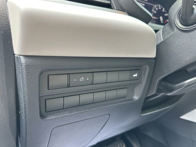 2023 Mitsubishi Outlander Base
