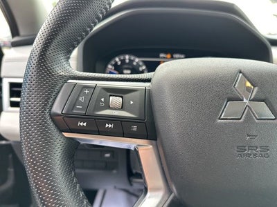 2023 Mitsubishi Outlander Base