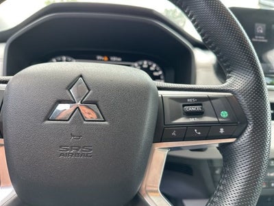 2023 Mitsubishi Outlander Base