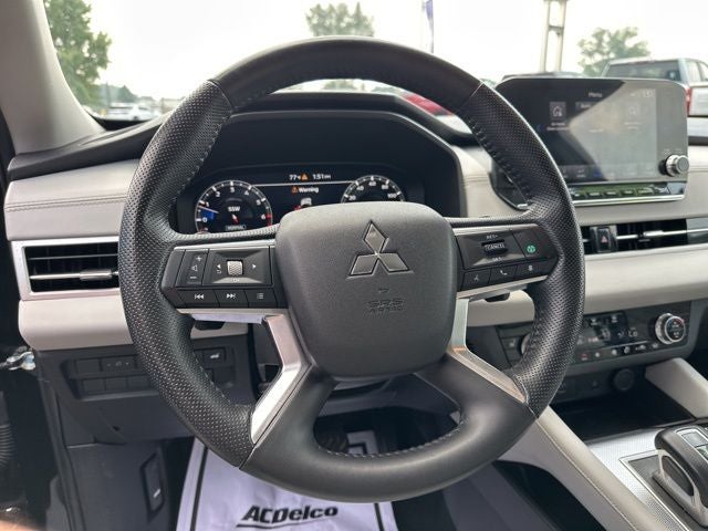 2023 Mitsubishi Outlander Base