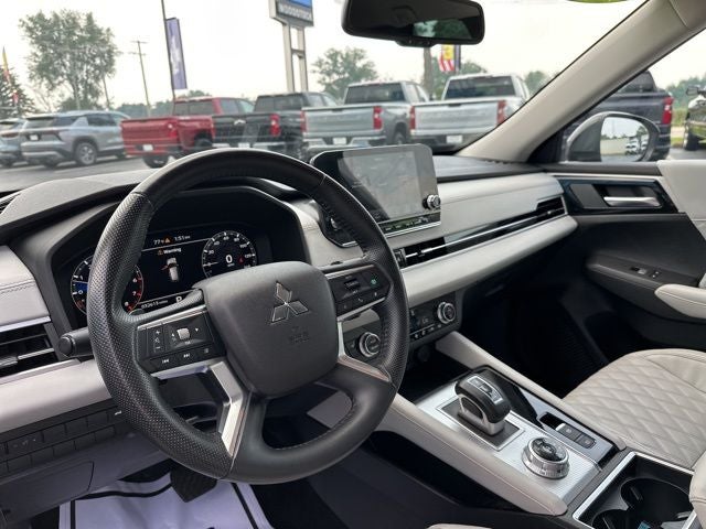 2023 Mitsubishi Outlander Base