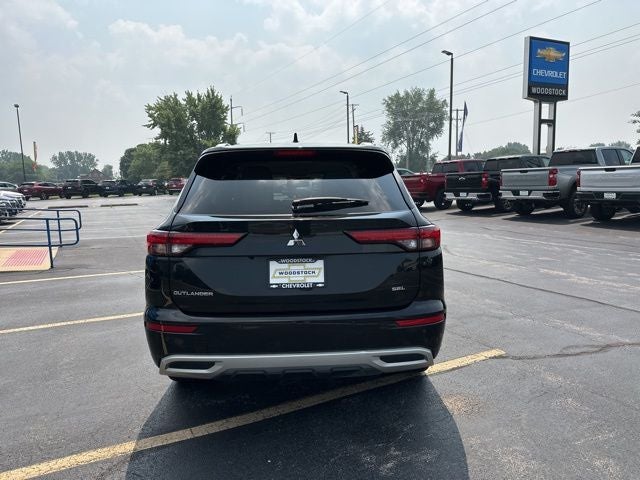 2023 Mitsubishi Outlander Base