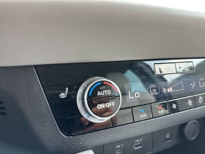 2023 Mitsubishi Outlander Base