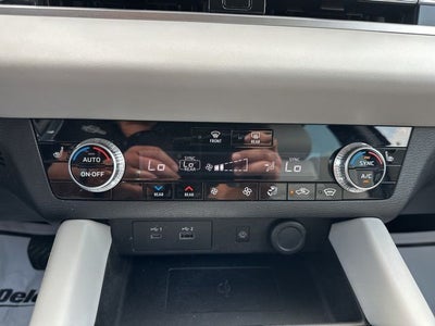 2023 Mitsubishi Outlander Base