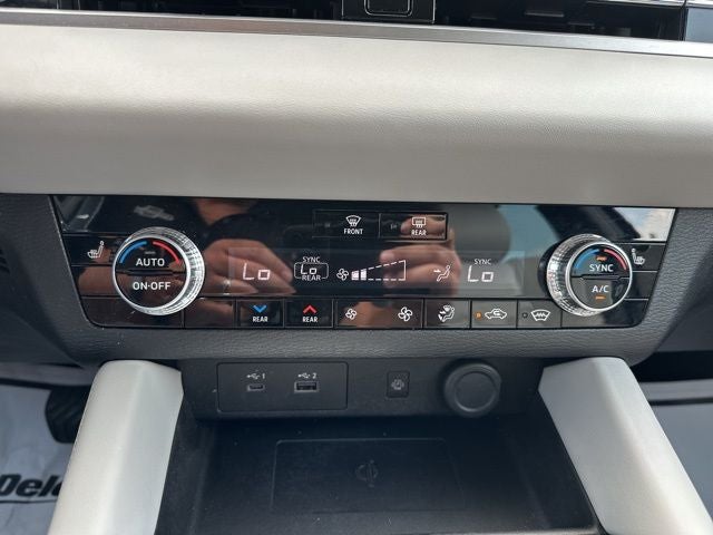 2023 Mitsubishi Outlander Base