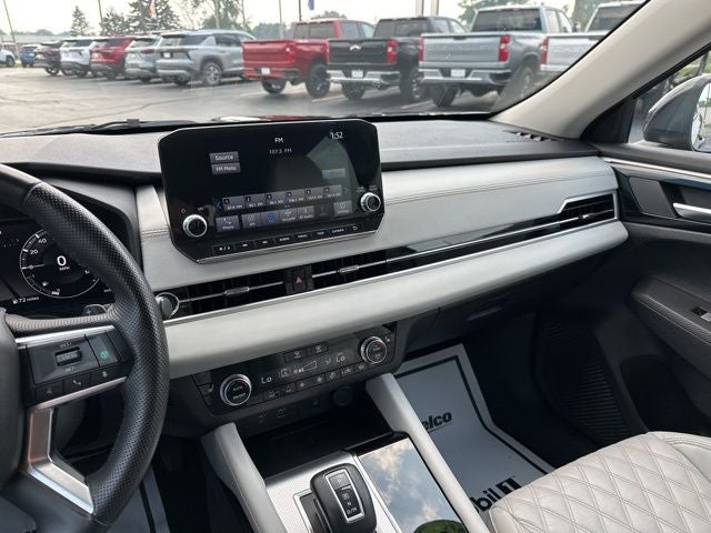 2023 Mitsubishi Outlander Base