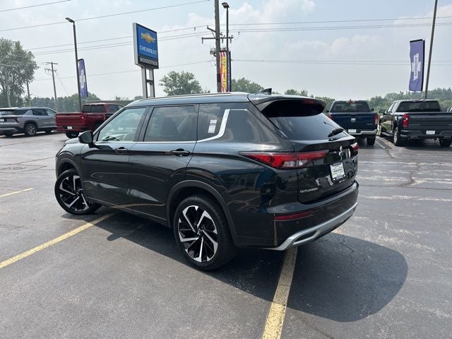 2023 Mitsubishi Outlander Base