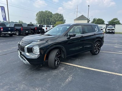 2023 Mitsubishi Outlander Base