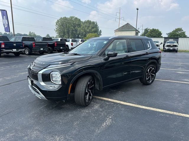 2023 Mitsubishi Outlander Base