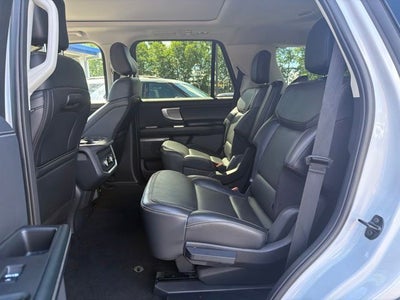 2025 Ford Expedition Platinum