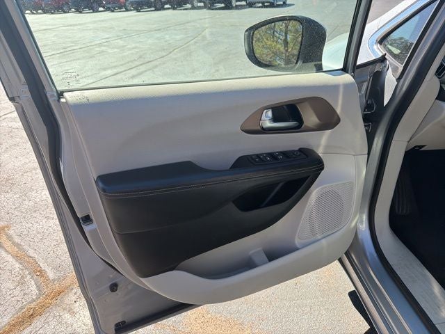2020 Chrysler Voyager LXI